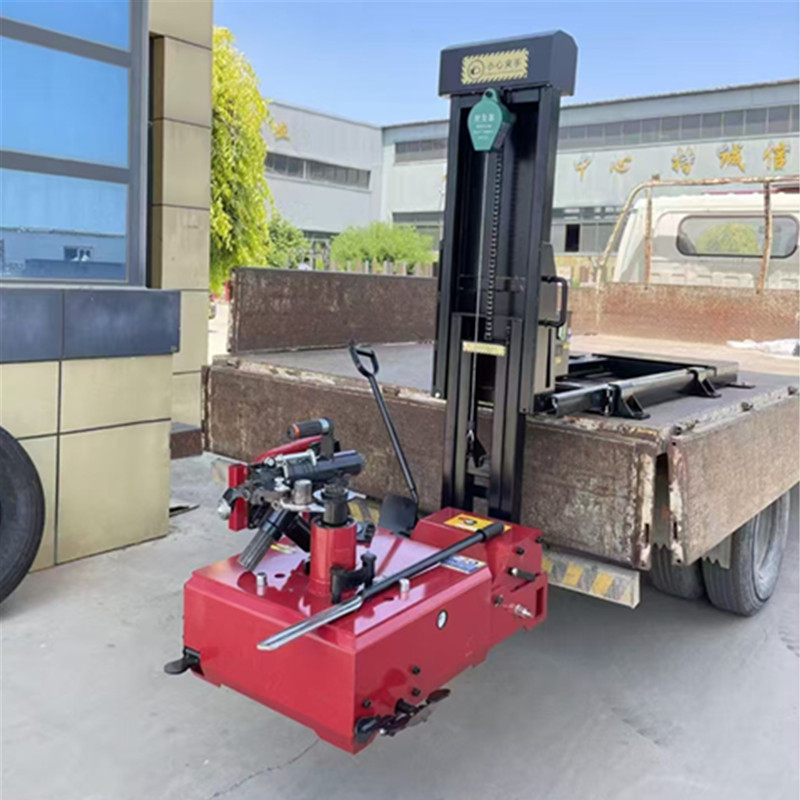 車(chē)載輪胎拆裝機(jī)是現(xiàn)代汽修的高